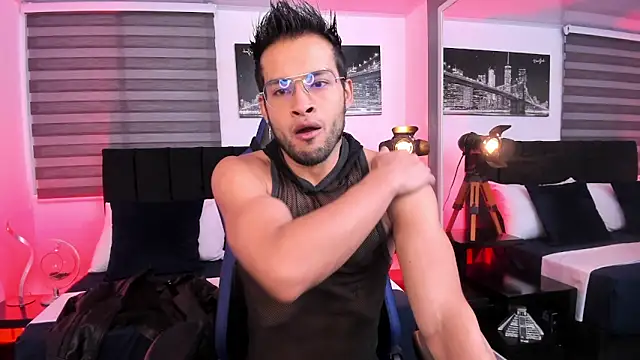 Max Conor1 online show from March 13, 2025, 11:41 am