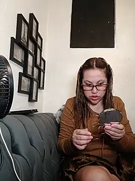 MirandaLatinaLovely online show from July 19, 2026, 5:32 pm