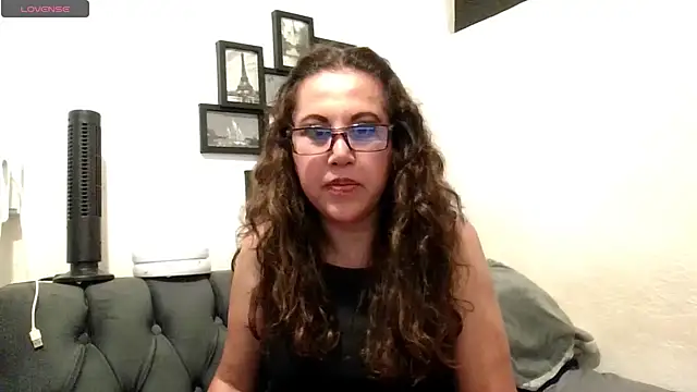 MirandaLatinaLovely online show from June 11, 2026, 3:36 am