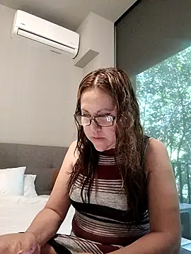 MirandaLatinaLovely online show from June 20, 2026, 6:13 pm