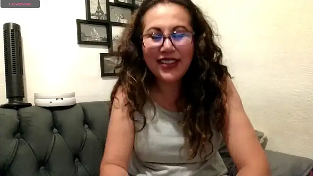 MirandaLatinaLovely online show from June 10, 2026, 4:46 am