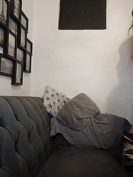 MirandaLatinaLovely online show from July 7, 2026, 3:31 am