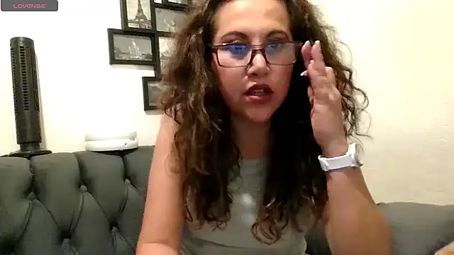 MirandaLatinaLovely online show from June 14, 2026, 3:30 am