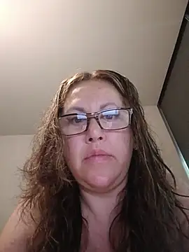 MirandaLatinaLovely online show from June 19, 2026, 5:52 pm