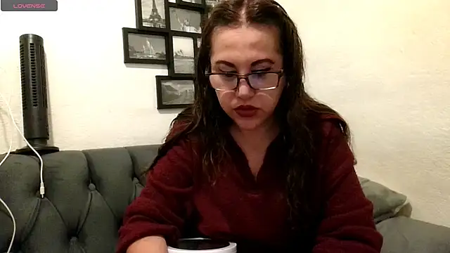 MirandaLatinaLovely online show from June 10, 2026, 5:14 pm