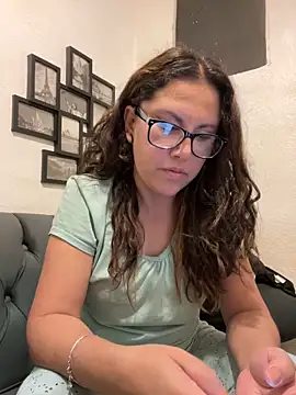 MirandaLatinaLovely online show from November 7, 2025, 3:55 am