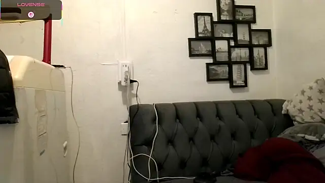 MirandaLatinaLovely online show from December 4, 2025, 4:39 pm