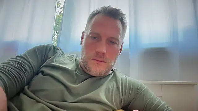 Christian87xxx online show from September 19, 2025, 3:27 pm