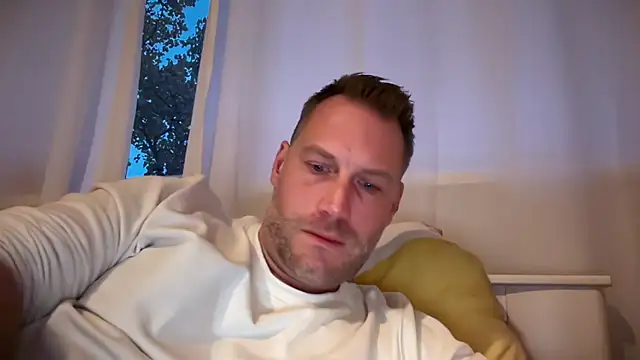 Christian87xxx online show from October 4, 2025, 4:52 pm