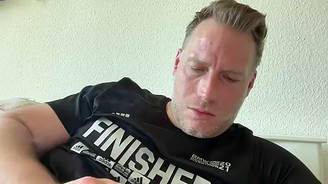 Snapshot of Christian87xxx chatting on May 25, 2026, 10:03 am Christian87xxx online show from May 25, 2026, 10:03 am