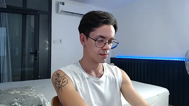 William Henry  online show from October 19, 2025, 1:41 am