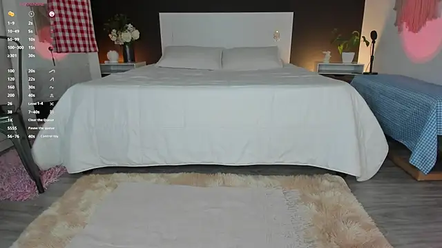 AlannaRussell  online show from June 19, 2026, 8:03 pm