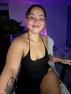 Snapshot of RenEnvy chatting on March 17, 2025, 12:32 am RenEnvy online show from March 17, 2025, 12:32 am