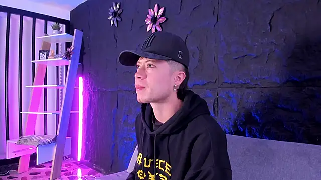 marcuscollins1  online show from October 3, 2025, 2:18 pm