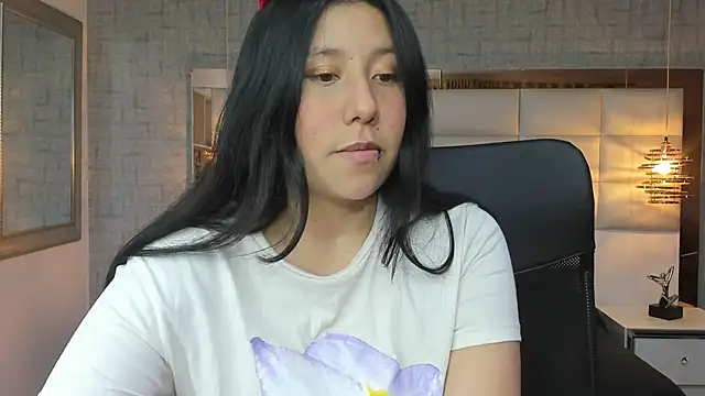 Nohemi louse online show from October 13, 2025, 6:53 pm