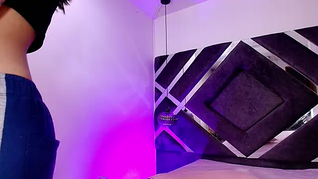 sara lopee1 online show from October 2, 2025, 11:57 am