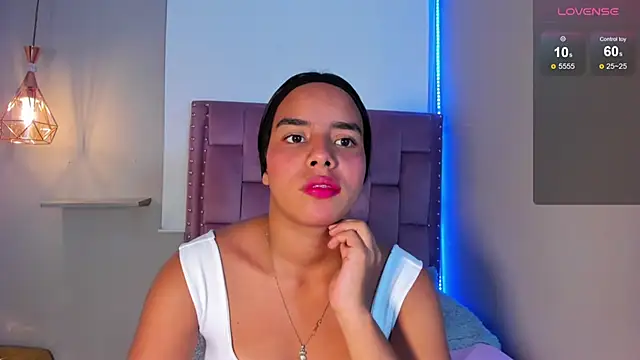 Roxy Stonee online show from April 22, 2026, 7:31 pm