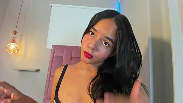 Snapshot of Roxy_Stonee chatting on May 18, 2026, 7:18 pm Roxy Stonee online show from May 18, 2026, 7:18 pm