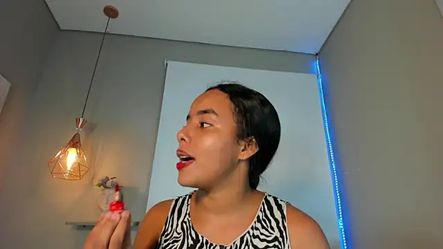 Snapshot of Roxy_Stonee chatting on June 22, 2026, 7:11 pm Roxy Stonee online show from June 22, 2026, 7:11 pm