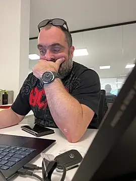 fuocovivo4 online show from March 5, 2025, 1:28 pm