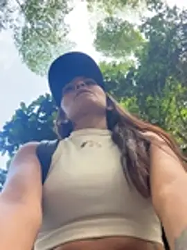 Sofiadelacruz online show from April 23, 2026, 3:35 pm