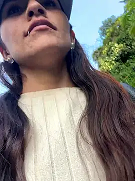 Sofiadelacruz online show from April 27, 2026, 9:13 pm