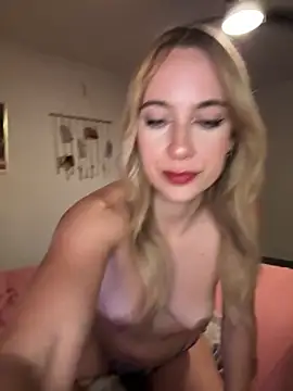 rileylovesyou online show from September 30, 2025, 2:39 am