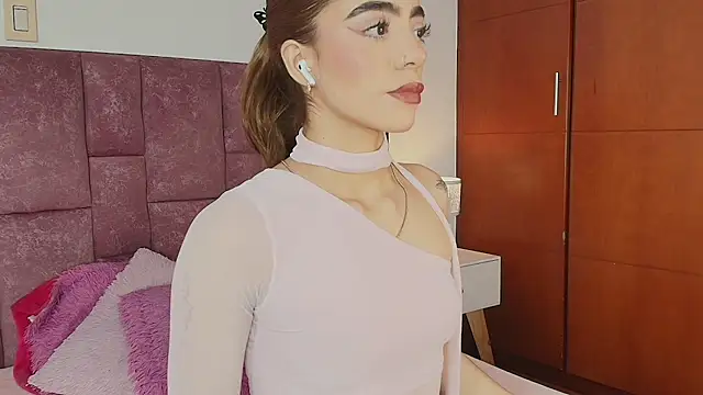 Violetta Ficher online show from August 4, 2026, 12:10 pm