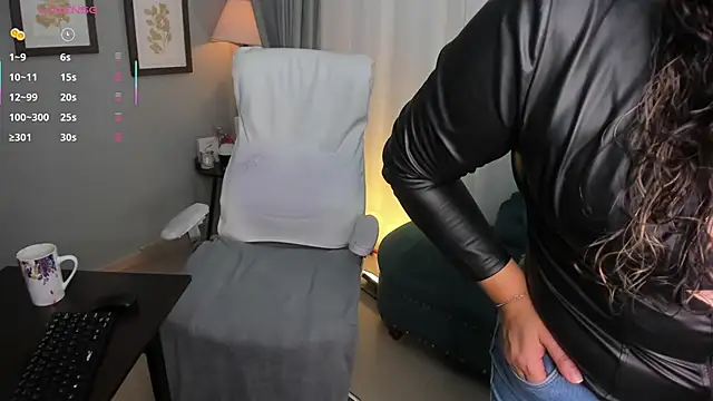 Snapshot of Dafne_00 chatting on February 19, 2026, 12:35 pm Dafne 00 online show from February 19, 2026, 12:35 pm