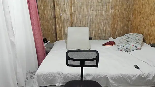 Snapshot of __leaa chatting on March 18, 2026, 10:43 pm leaa online show from March 18, 2026, 10:43 pm