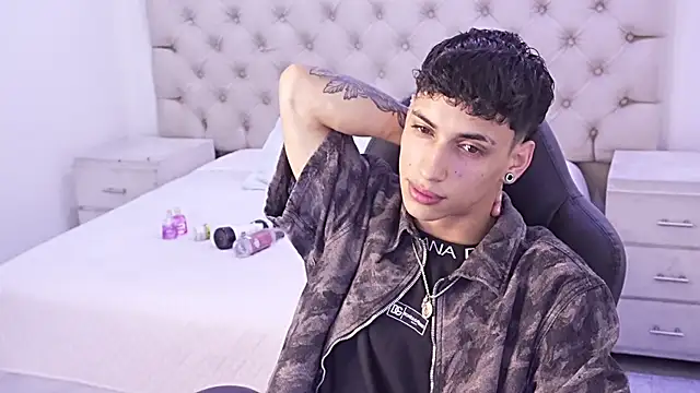 Snapshot of JhoanLeandro chatting on March 7, 2026, 5:36 am JhoanLeandro online show from March 7, 2026, 5:36 am