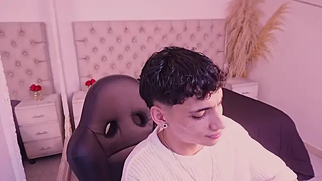 JhoanLeandro online show from June 26, 2026, 2:06 am