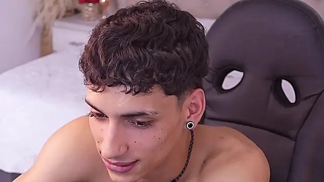 Snapshot of JhoanLeandro chatting on March 21, 2026, 8:41 am JhoanLeandro online show from March 21, 2026, 8:41 am