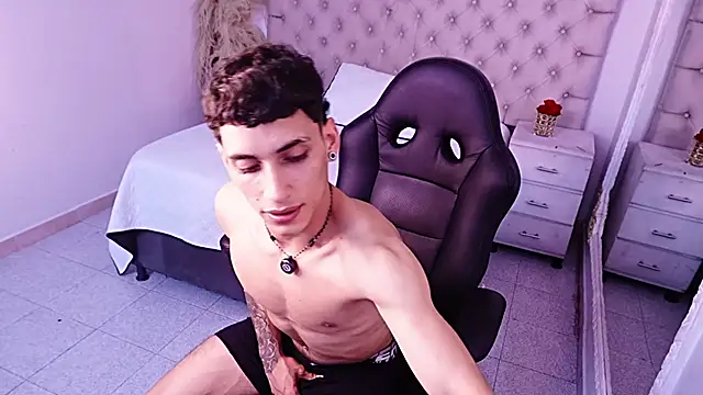 JhoanLeandro online show from April 26, 2026, 6:11 am