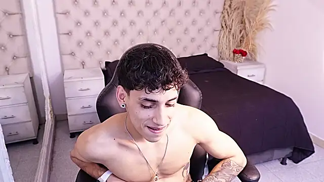 JhoanLeandro online show from July 26, 2026, 7:15 am