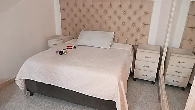 Snapshot of JhoanLeandro chatting on March 5, 2026, 4:09 am JhoanLeandro online show from March 5, 2026, 4:09 am