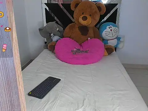 CatalinaSmith1 online show from September 17, 2025, 11:18 pm