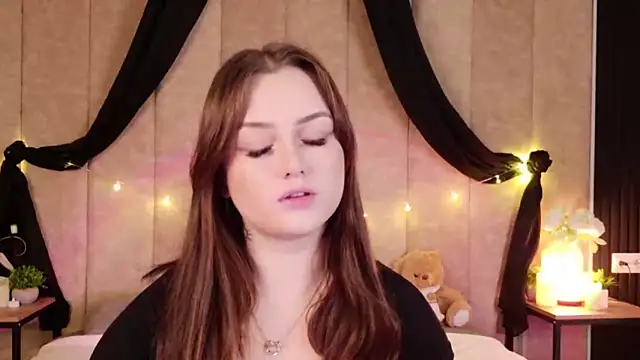 Kendra Parlow online show from October 3, 2025, 8:21 pm