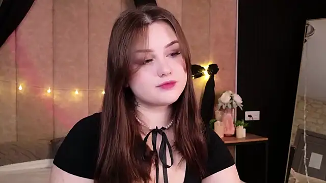 Kendra Parlow online show from October 13, 2025, 8:21 pm