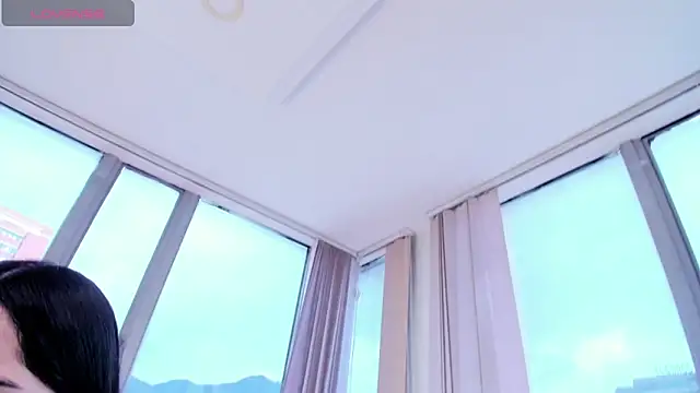 Daphne chers online show from September 15, 2025, 7:47 pm