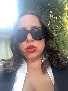 laarti online show from October 14, 2025, 11:00 am