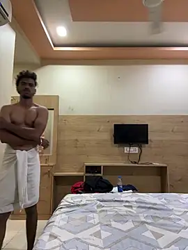 Snapshot of Loveinsync chatting on April 5, 2026, 8:32 am Loveinsync online show from April 5, 2026, 8:32 am