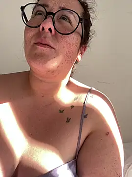 Snapshot of SweetRomina chatting on March 3, 2026, 3:30 pm SweetRomina online show from March 3, 2026, 3:30 pm