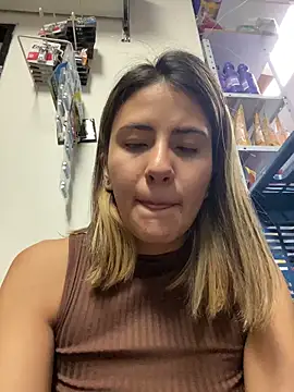 Snapshot of Andrea18_blonde chatting on February 18, 2026, 12:08 am Andrea18 blonde online show from February 18, 2026, 12:08 am