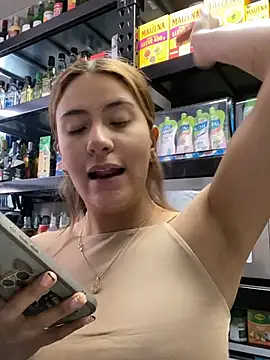 Andrea18 blonde online show from August 4, 2026, 3:27 pm