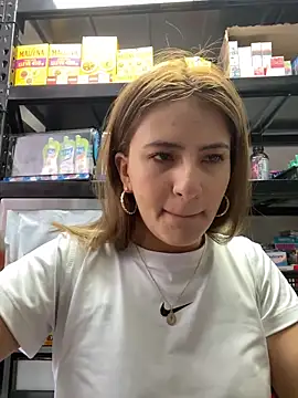 Andrea18 blonde online show from June 10, 2026, 3:13 pm