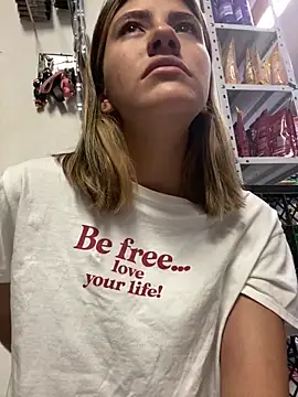 Snapshot of Andrea18_blonde chatting on February 13, 2026, 7:25 pm Andrea18 blonde online show from February 13, 2026, 7:25 pm