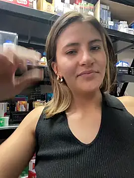 Snapshot of Andrea18_blonde chatting on March 17, 2026, 7:17 pm Andrea18 blonde online show from March 17, 2026, 7:17 pm