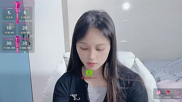 xunian71O online show from February 24, 2025, 1:02 am