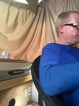 Snapshot of ClimbedCaelum chatting on April 3, 2026, 8:04 pm ClimbedCaelum online show from April 3, 2026, 8:04 pm